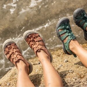 Keen  Closed-Toe Sandals in Brown and Green. These are a Youth 6. Women’s  8.